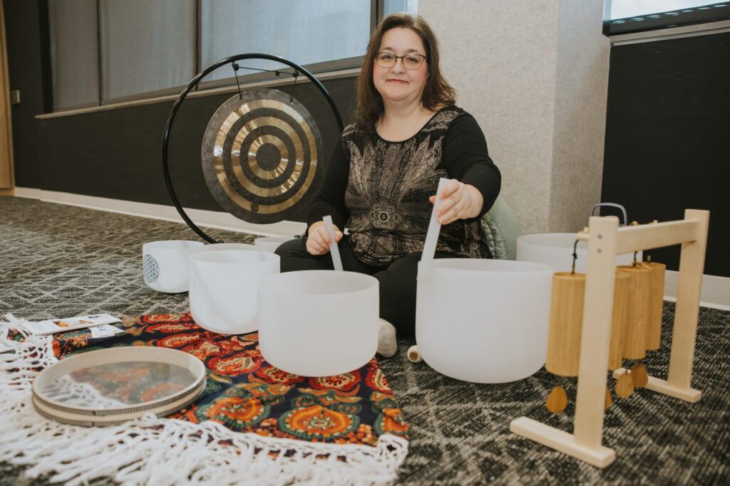 A meditative sound bath experience in the workplace helps with better sleep and improving overall well-being at work.
